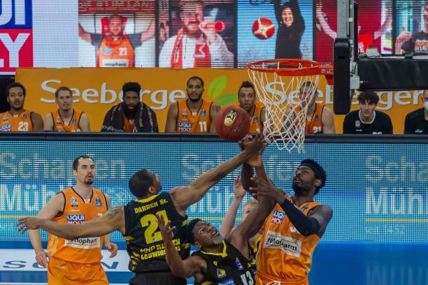 莫测的足球 莫测的足球