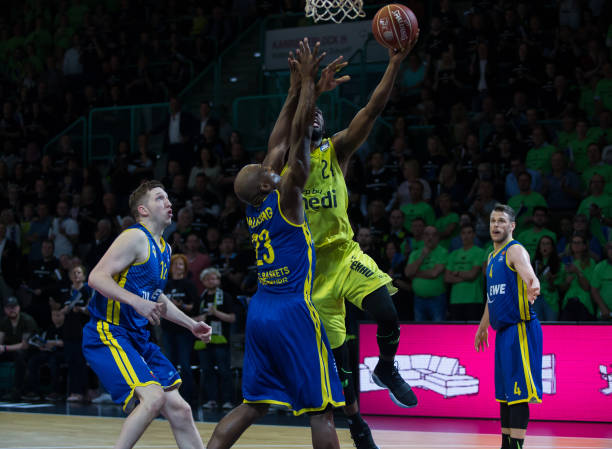 首届足球经 首届足球经