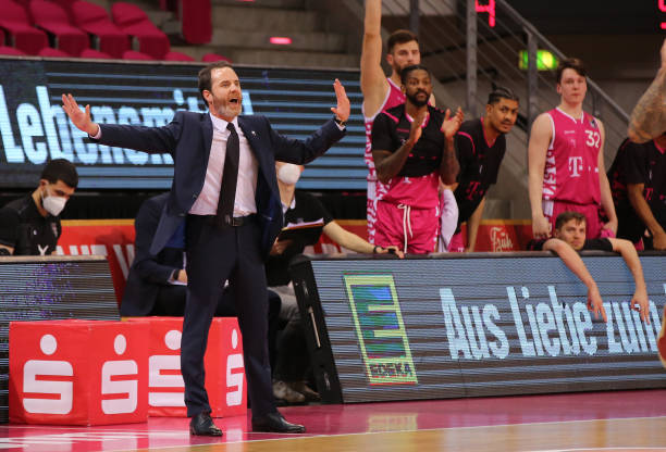 年四分卫格 年四分卫格